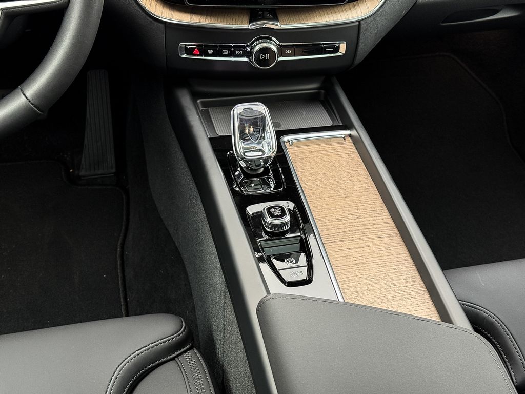 Volvo XC60 2025