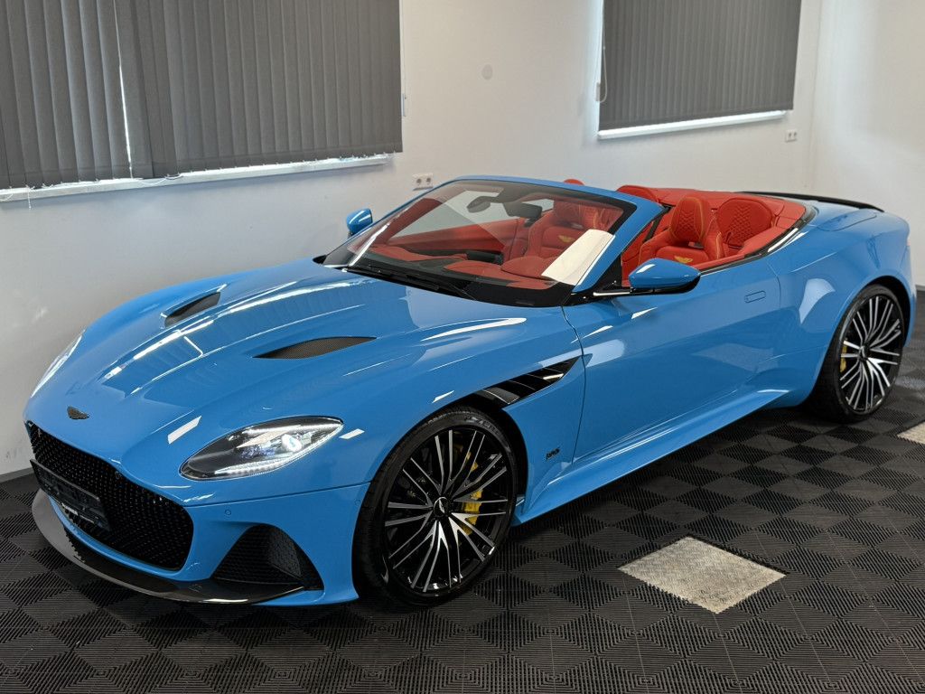 Aston Martin DBS 2022