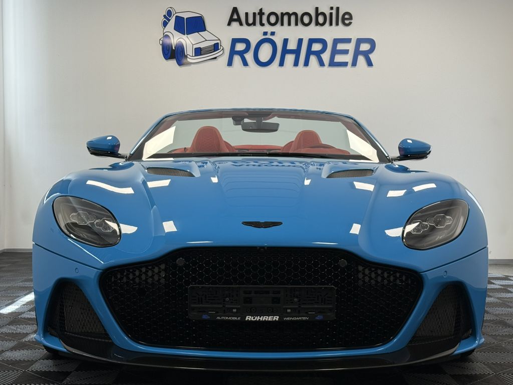 Aston Martin DBS 2022