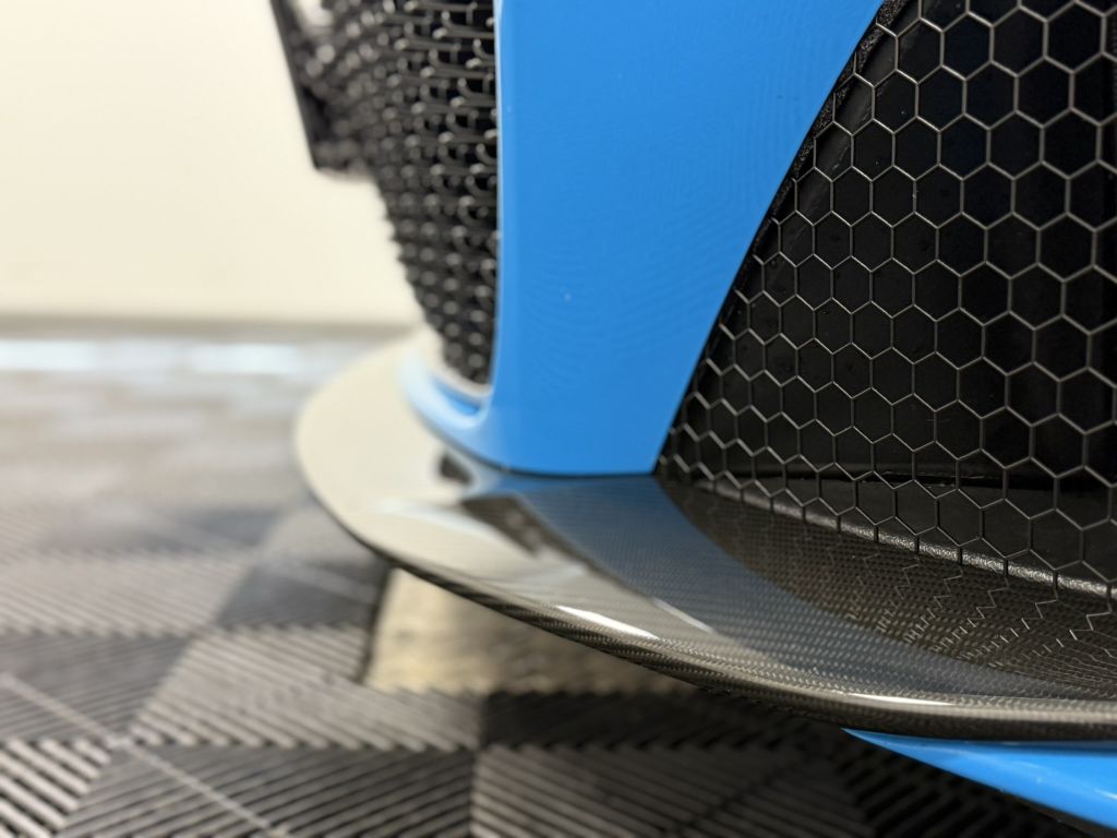 Aston Martin DBS 2022