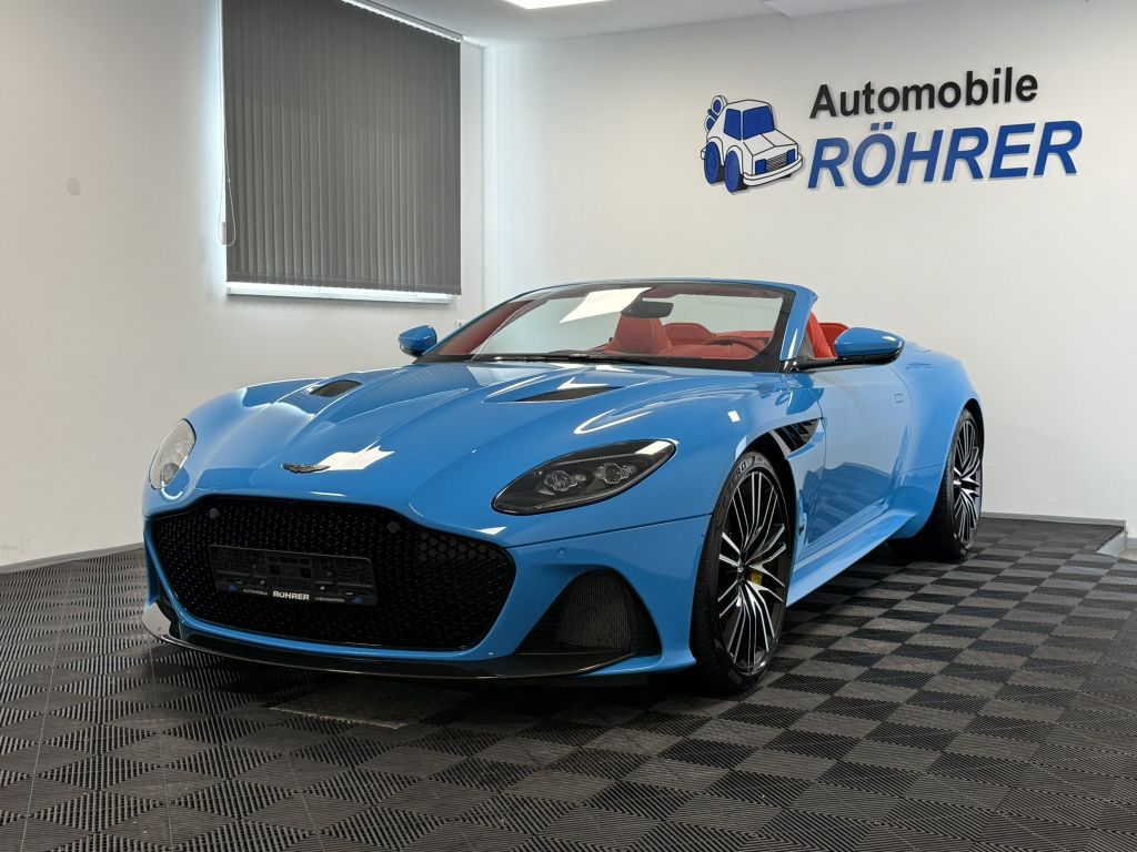 Aston Martin DBS 2022