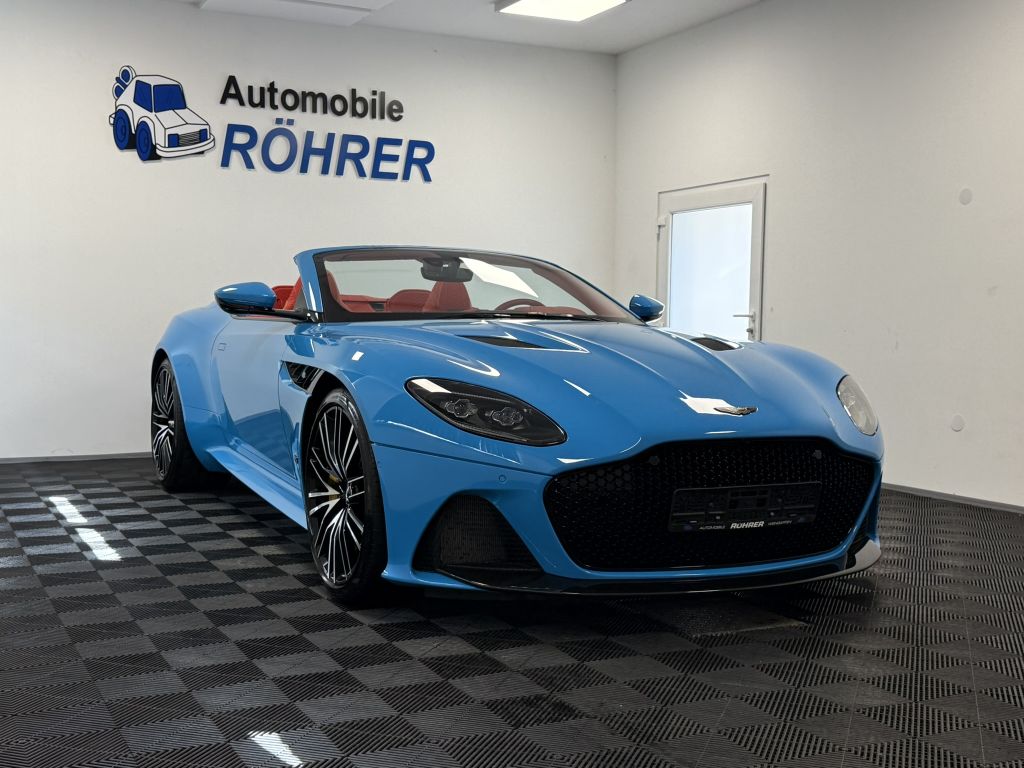 Aston Martin DBS 2022