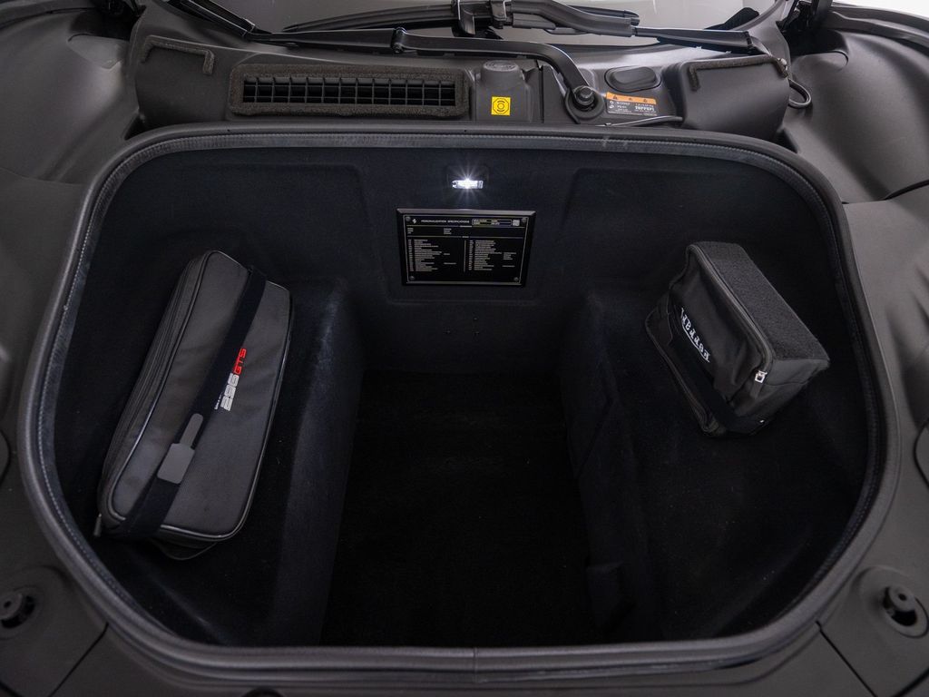 Ferrari 296 GTS 2025