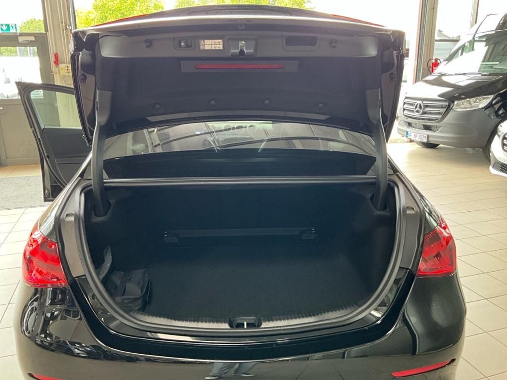 Mercedes-Benz C 300 2025