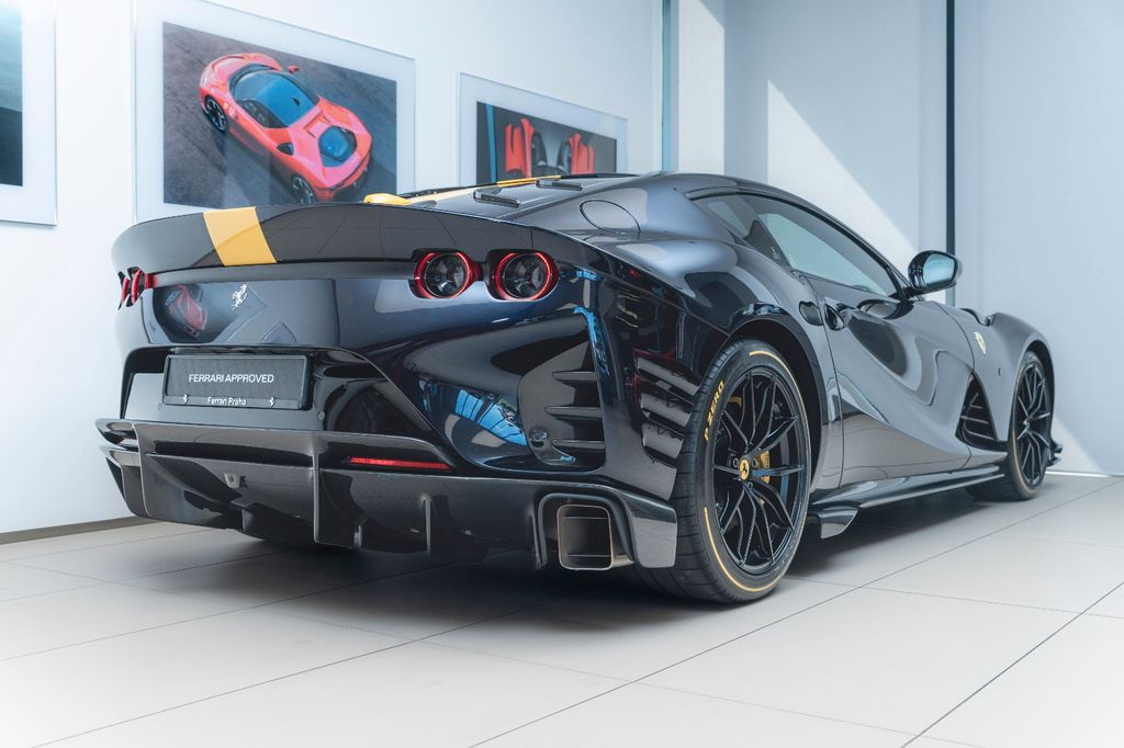 Ferrari 812 2022