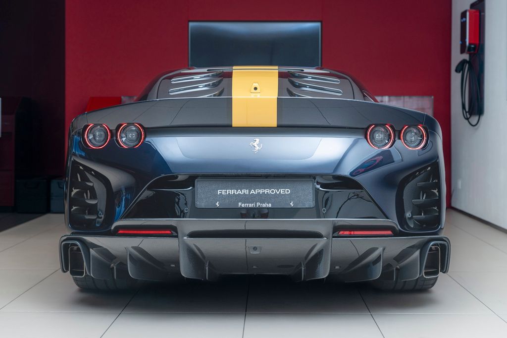 Ferrari 812 2022