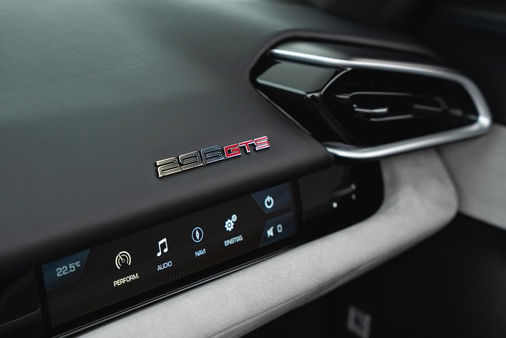 Ferrari 296 GTS 2025
