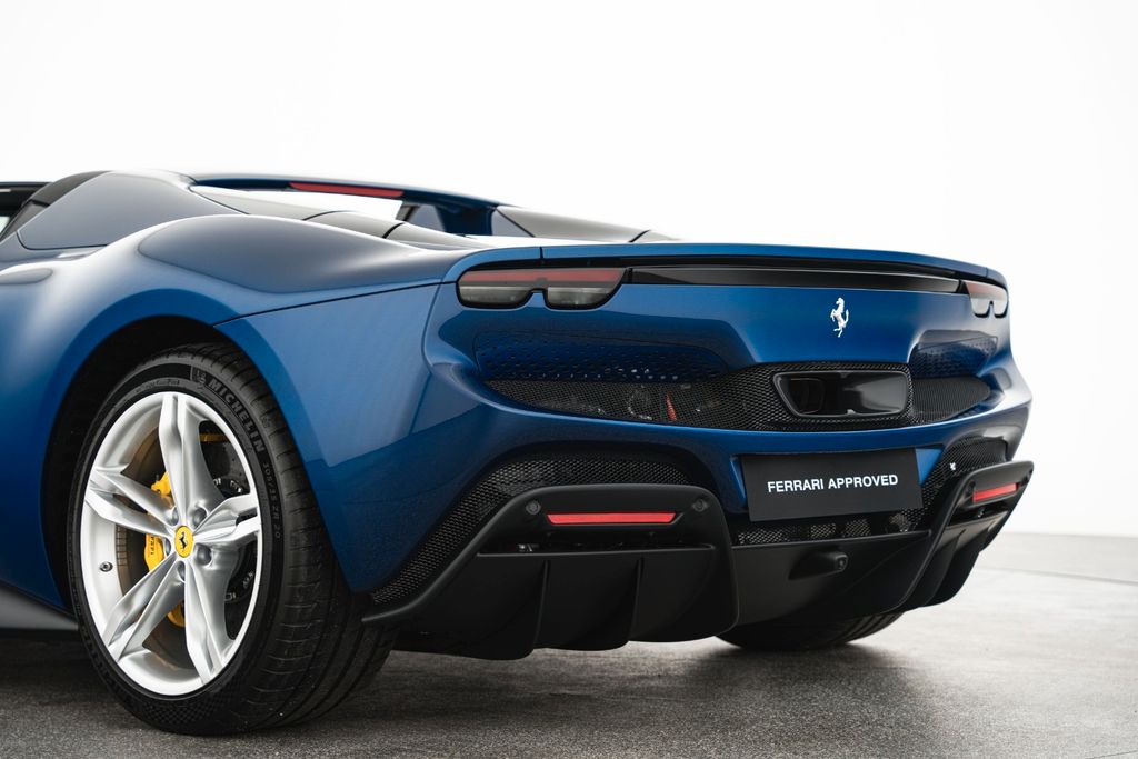 Ferrari 296 GTS 2025