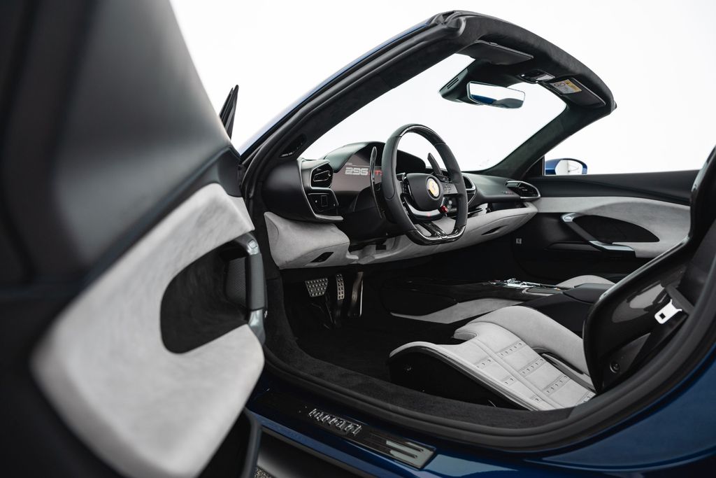 Ferrari 296 GTS 2025