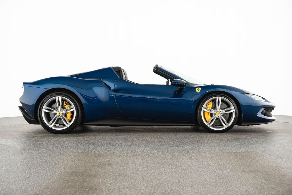 Ferrari 296 GTS 2025