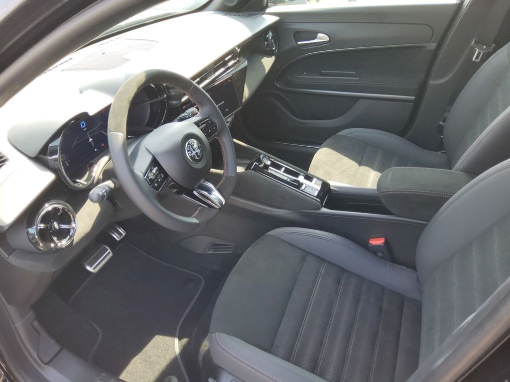 Alfa Romeo Junior 2025