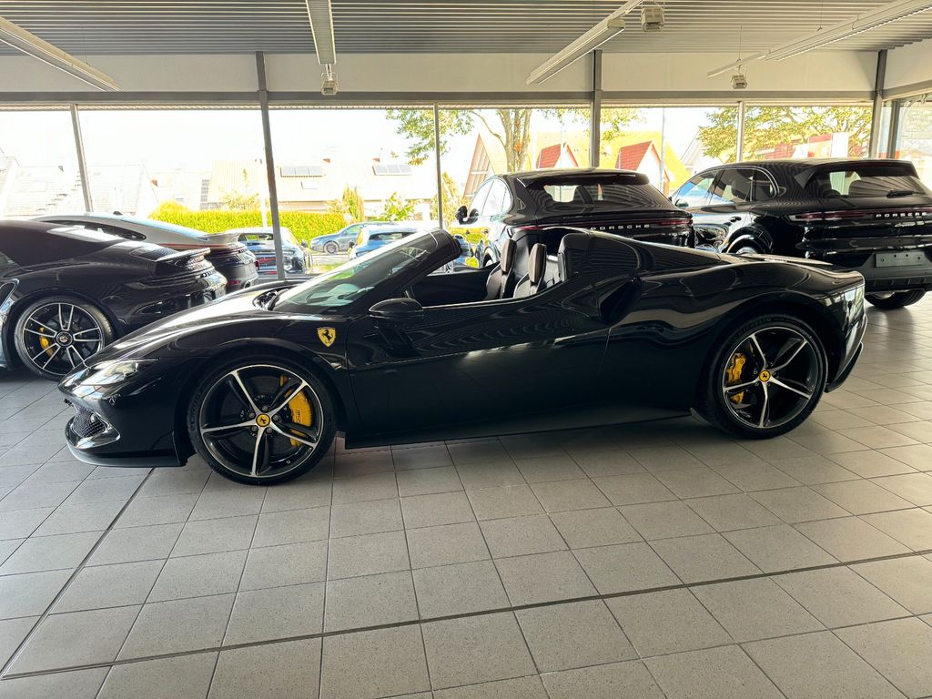 Ferrari 296 GTS 2024