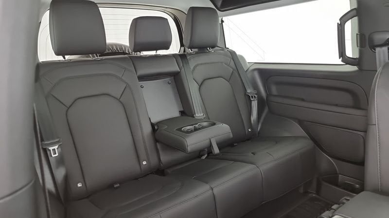 Land Rover Defender 2025