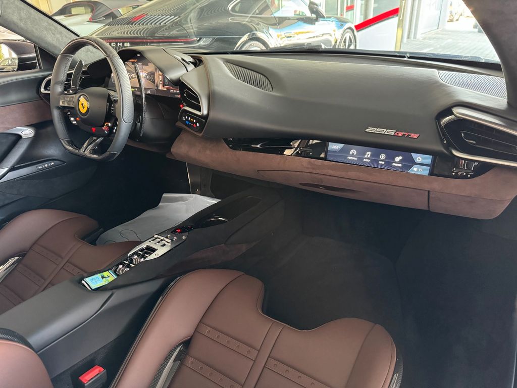 Ferrari 296 GTS 2024