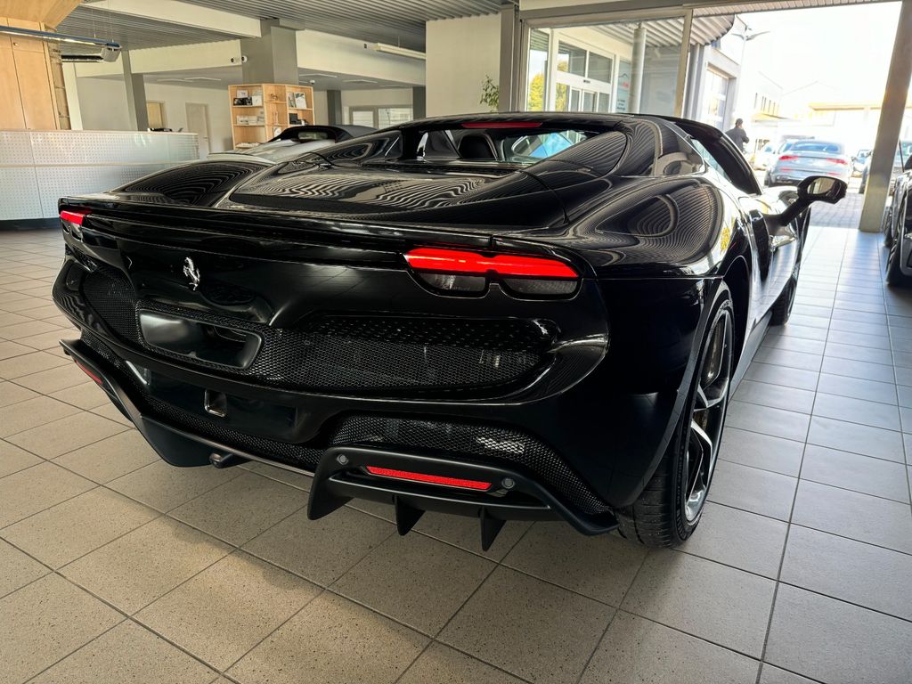 Ferrari 296 GTS 2024