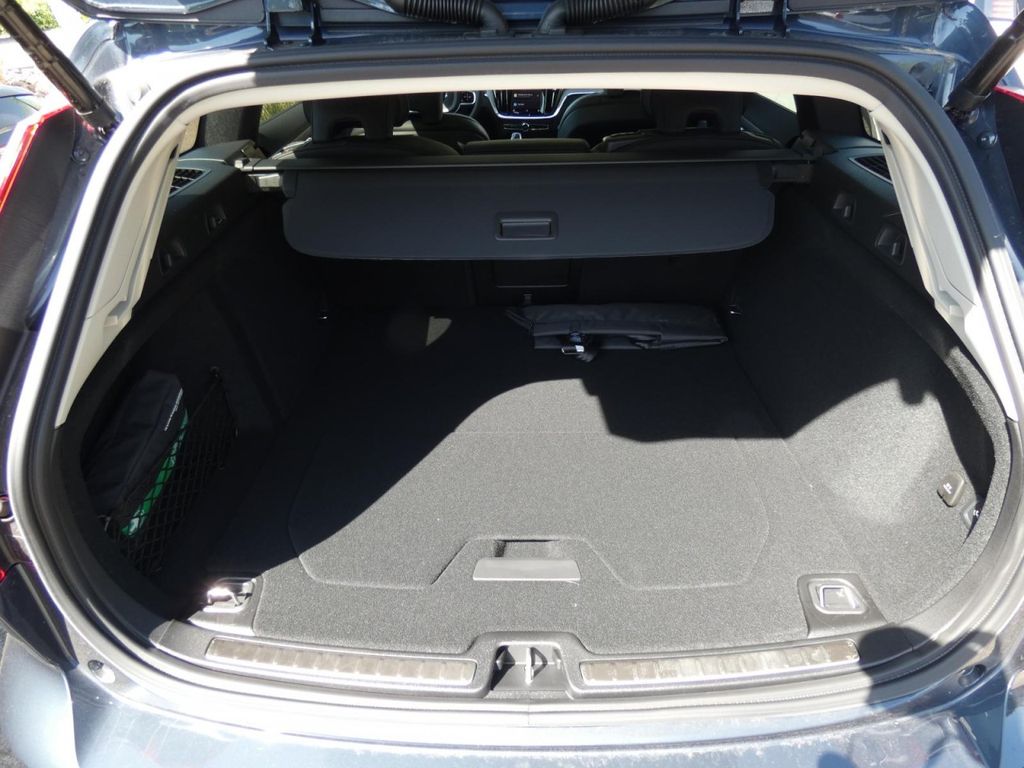 Volvo V60 2025