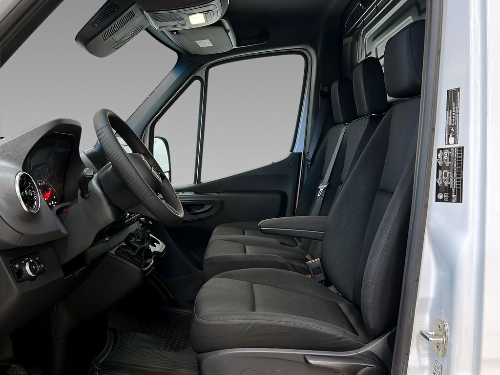 Mercedes-Benz Sprinter 2025