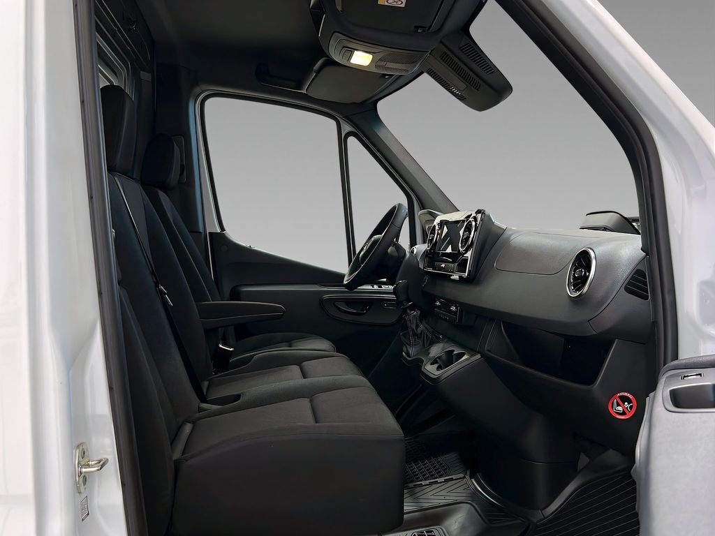 Mercedes-Benz Sprinter 2025