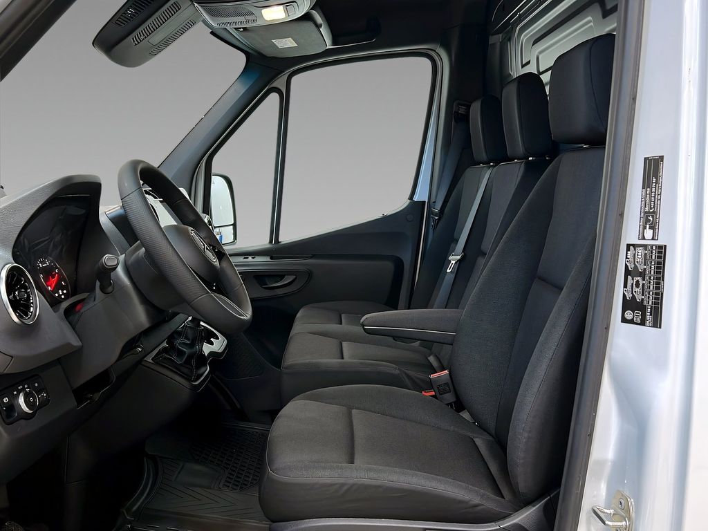 Mercedes-Benz Sprinter 2025