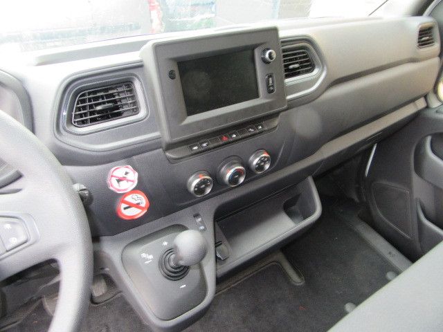 Nissan Interstar 2024