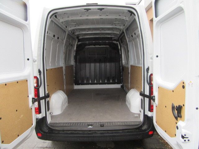 Nissan Interstar 2024