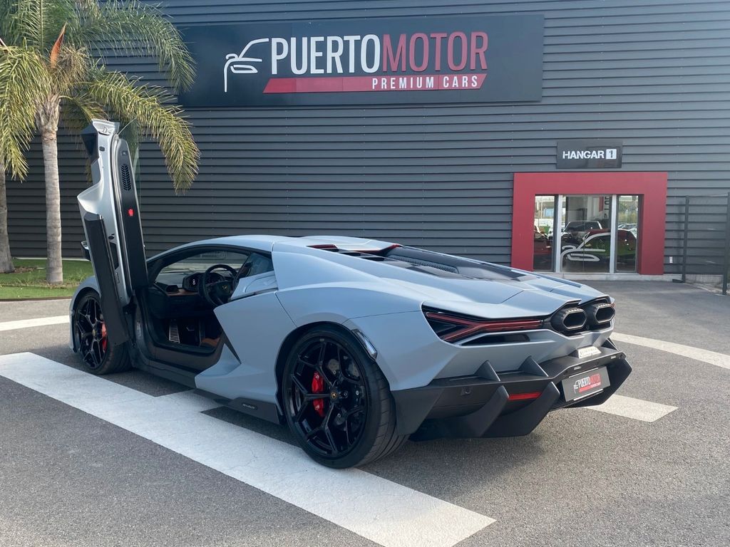 Lamborghini Revuelto 2024