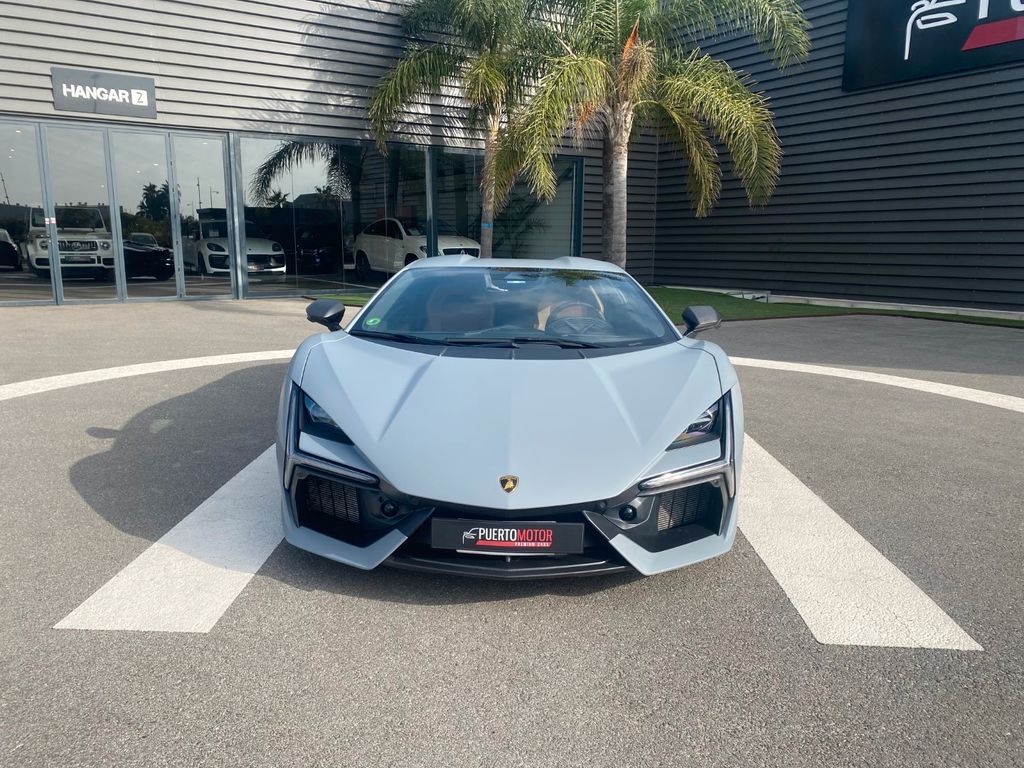 Lamborghini Revuelto 2024