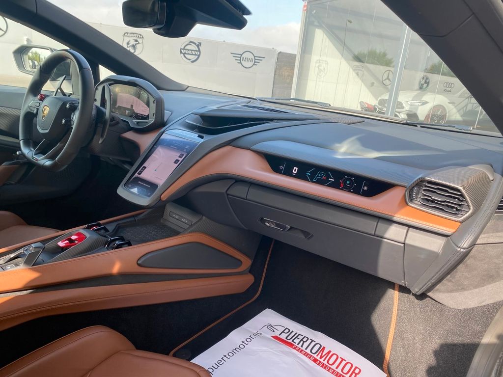 Lamborghini Revuelto 2024