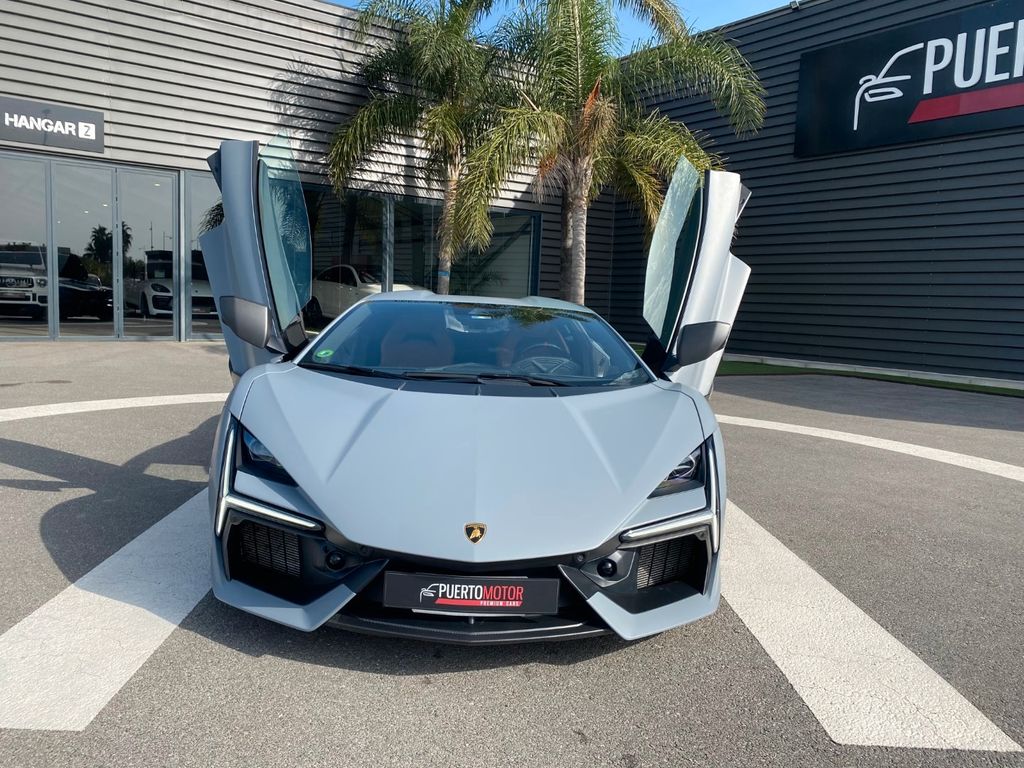 Lamborghini Revuelto 2024