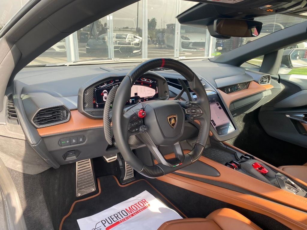 Lamborghini Revuelto 2024