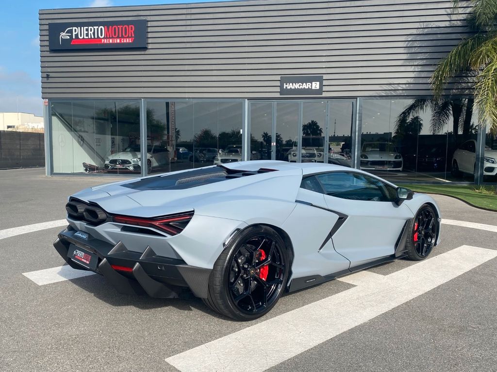 Lamborghini Revuelto 2024