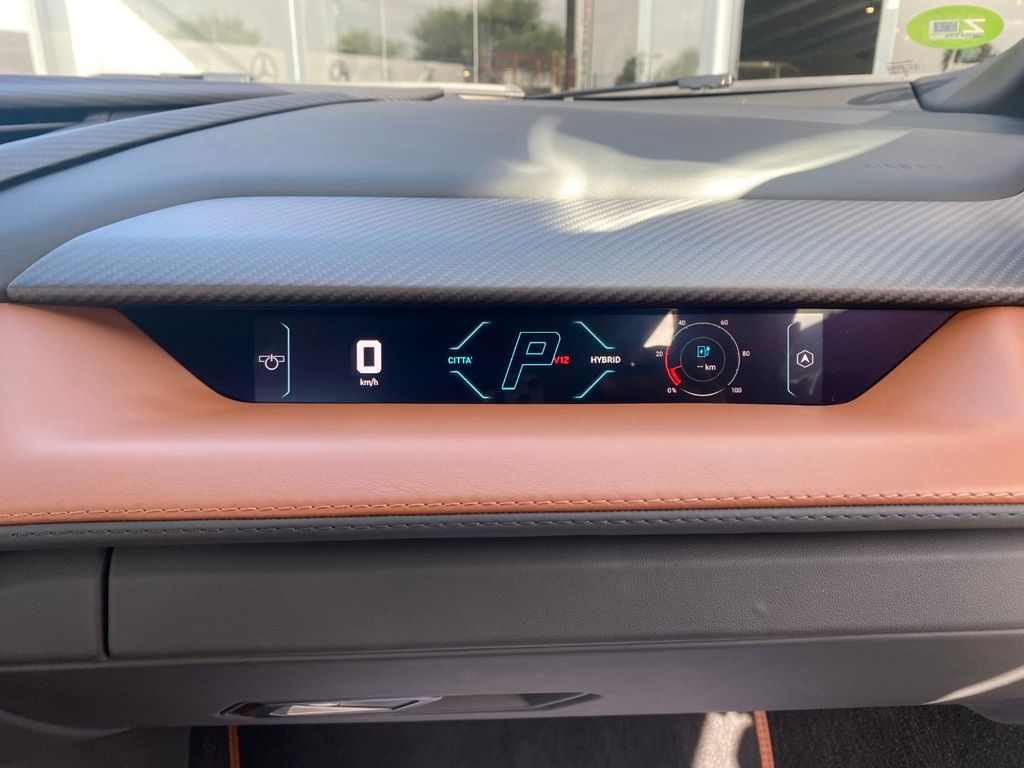 Lamborghini Revuelto 2024