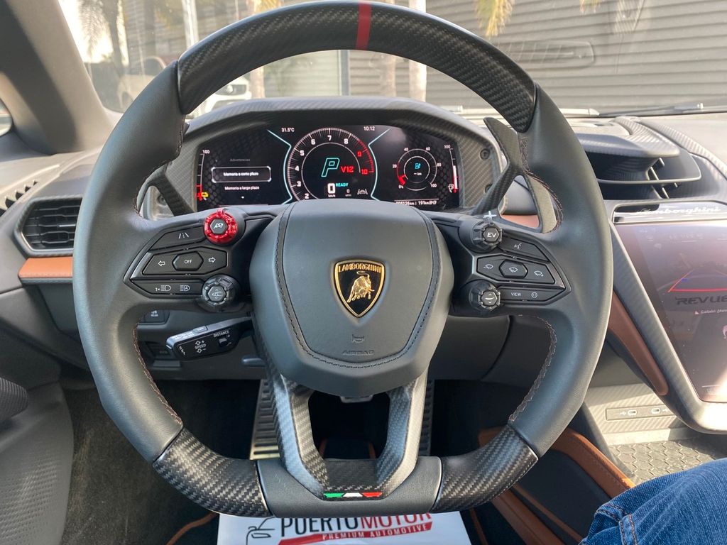 Lamborghini Revuelto 2024