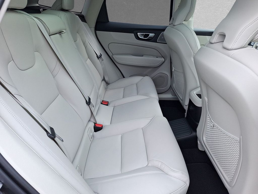 Volvo XC60 2025