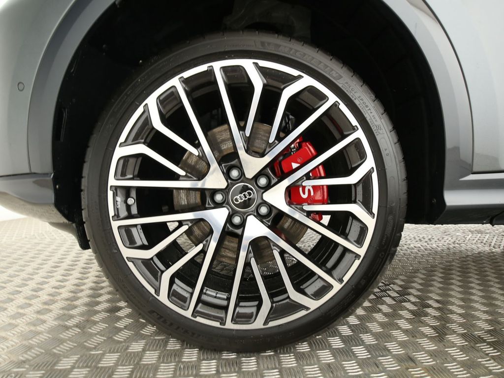 Audi SQ5 2025