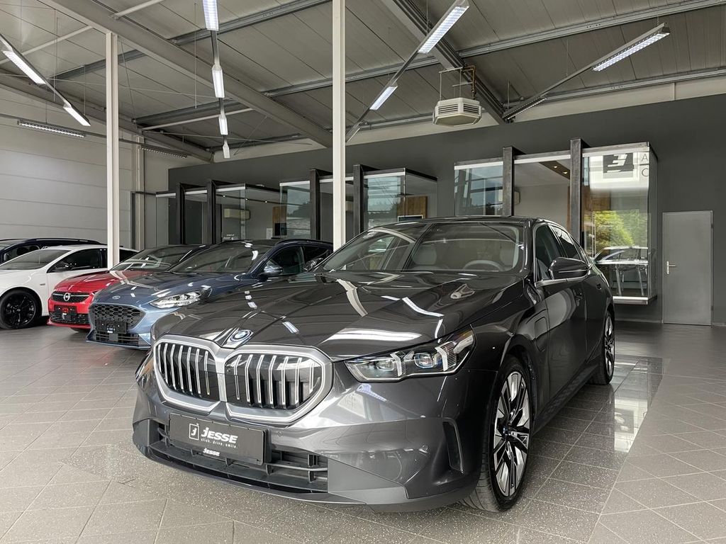 BMW 550 2024