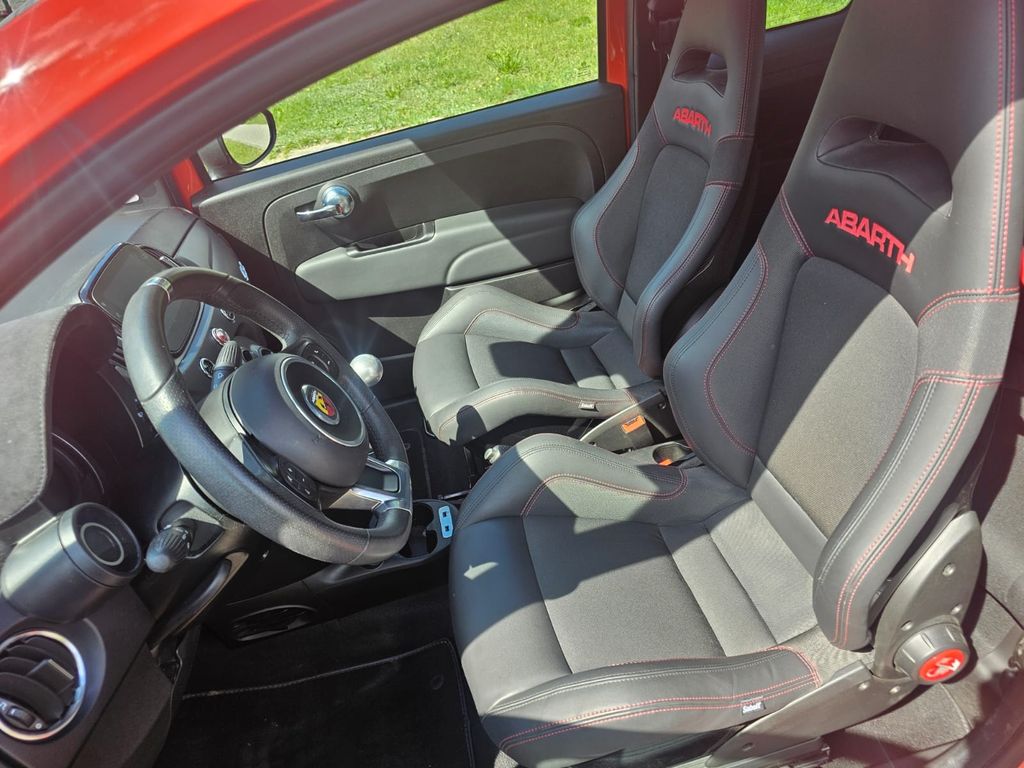 Abarth 695 2023