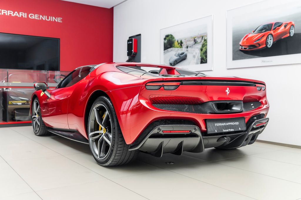 Ferrari 296 GTS 2024