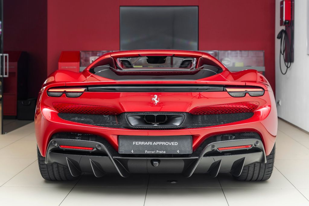 Ferrari 296 GTS 2024