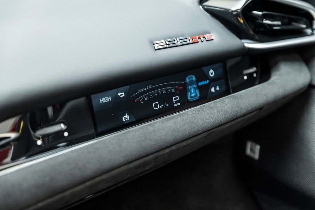 Ferrari 296 GTS 2024