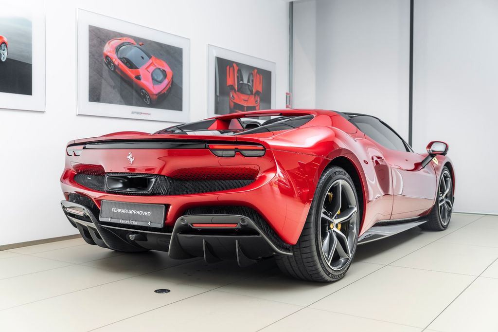 Ferrari 296 GTS 2024