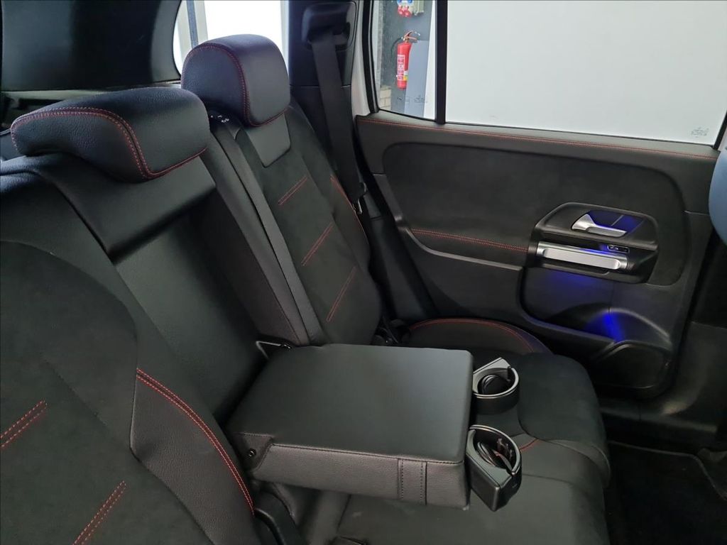 Mercedes-Benz GLB 200 2023