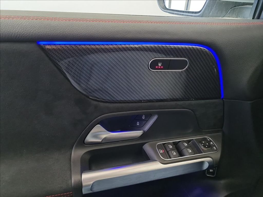 Mercedes-Benz GLB 200 2023