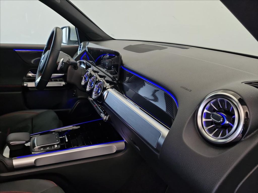 Mercedes-Benz GLB 200 2023