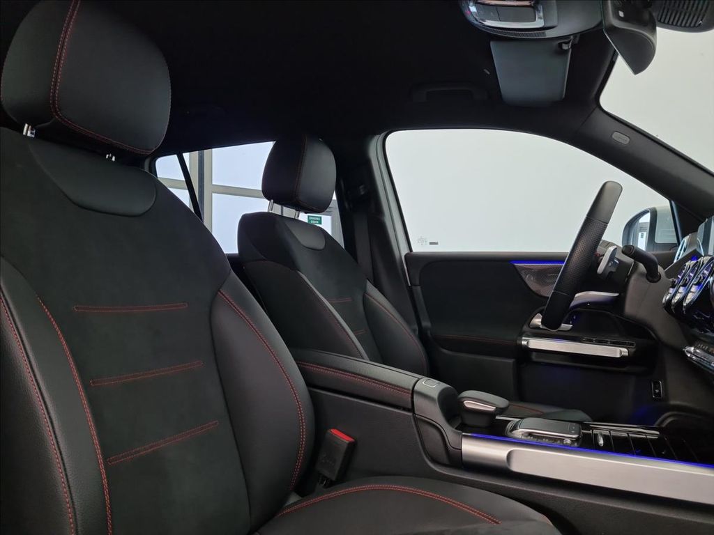 Mercedes-Benz GLB 200 2023