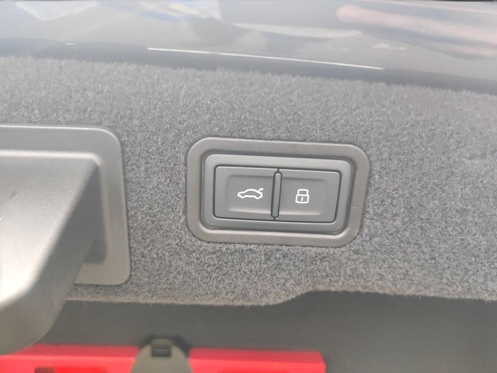 Audi S8 2024