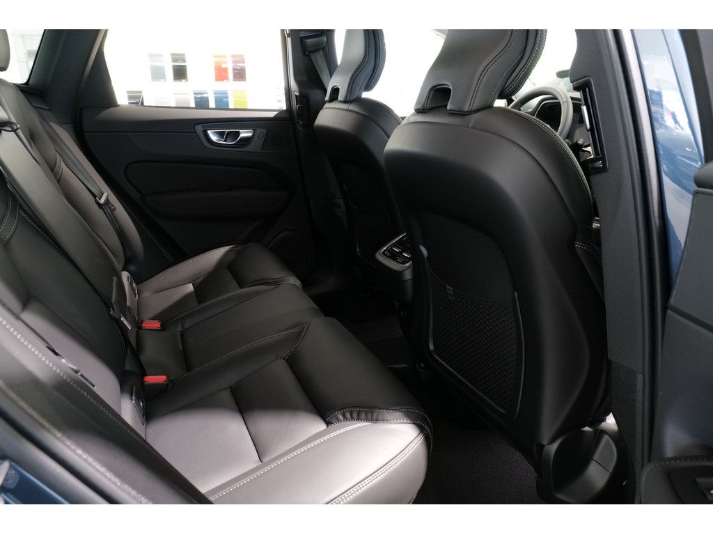 Volvo XC60 2025