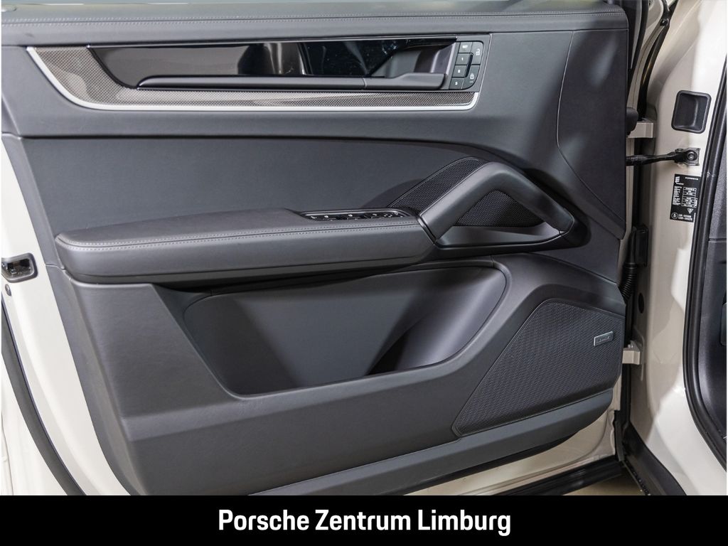 Porsche Cayenne 2025