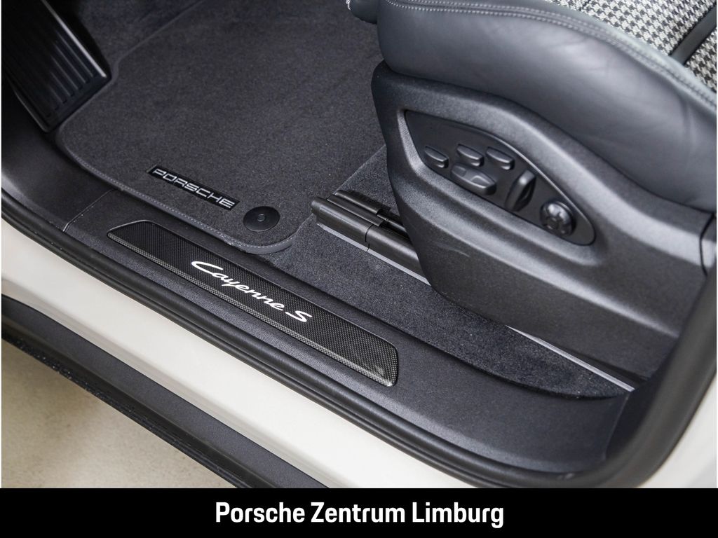 Porsche Cayenne 2025