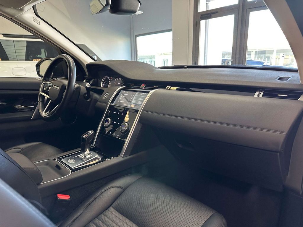Land Rover Discovery Sport 2021